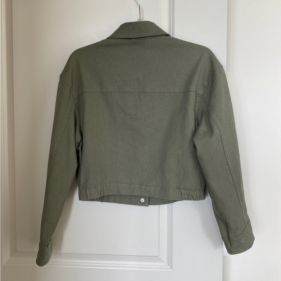 NWT Abercrombie & Fitch Khaki Olive Green Cropped Collared Button Utility Jacket - Picture 4 of 13